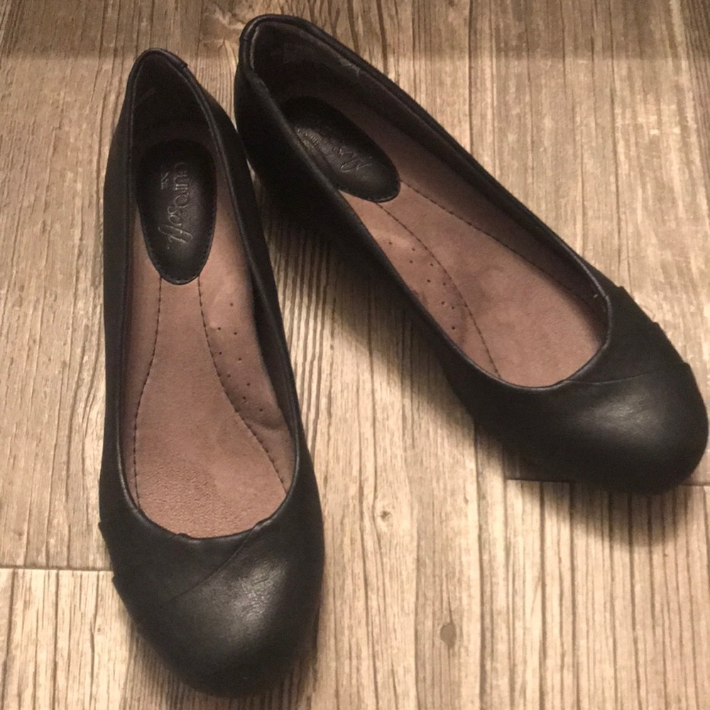 NWOB EUROSOFT slight heel flat